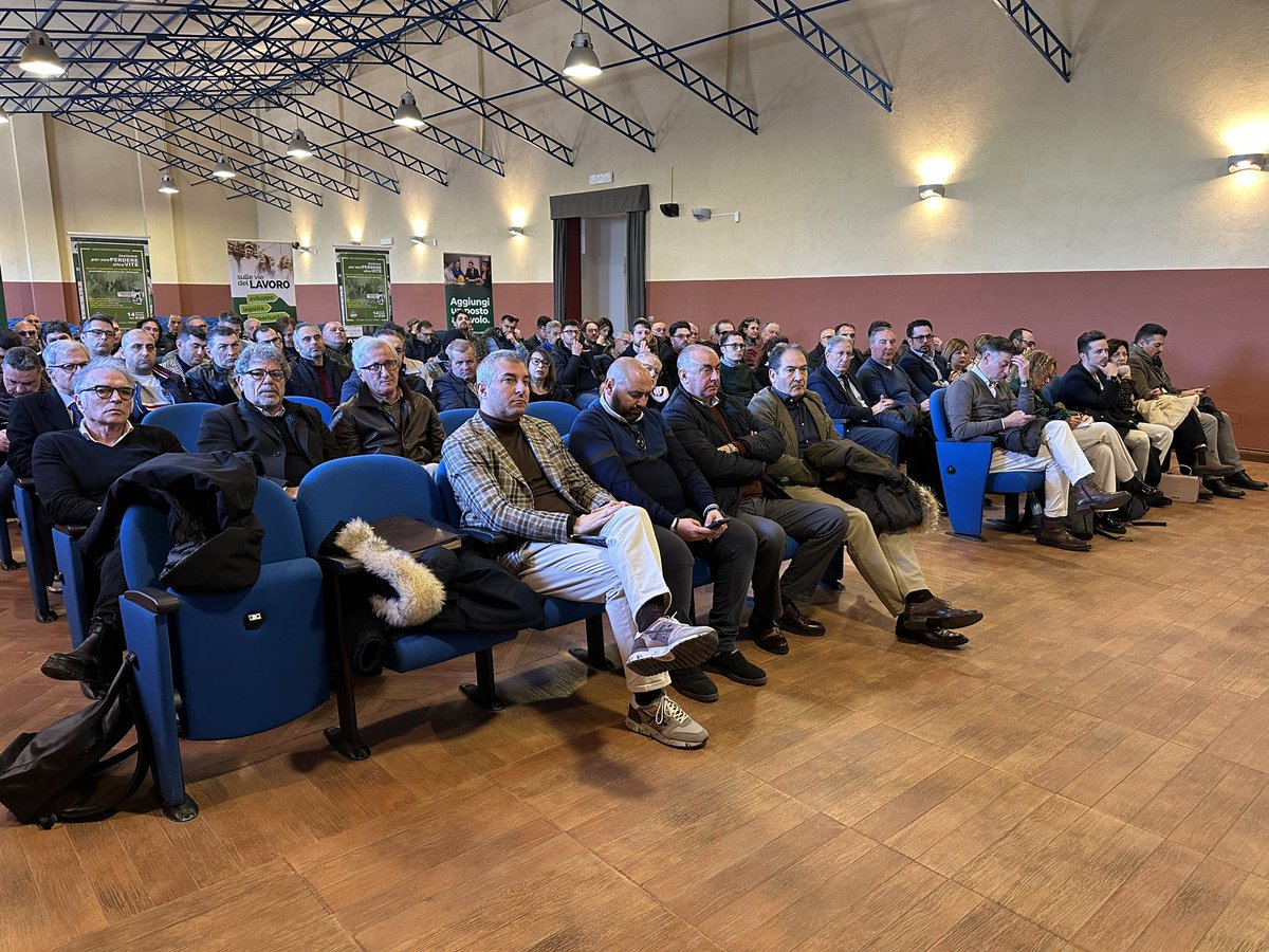 CISLFoggia's tweet photo. #14marzo - ‘Insieme per non perdere altre vite’ Assemblea provinciale delegati Cisl Foggia - @CostantinoCisl “Fermare #incidenti sui luoghi di #lavoro è dovere interistituzionele. Potenziare #prevenzione, rispetto #norme, #controlli formazione. Concertazione con forze sociali” https://t.co/wJ1ynkgrBp