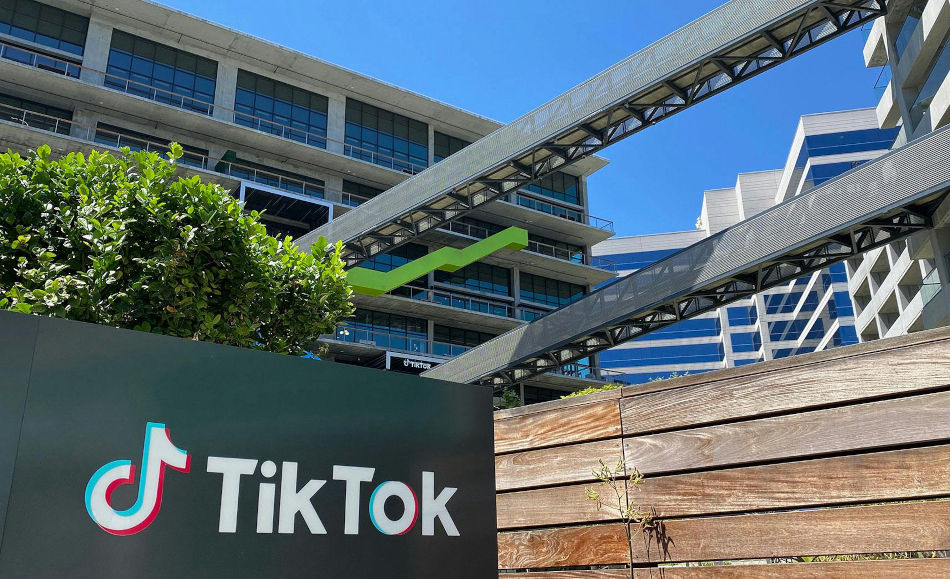 ReviewSpaceInfo's tweet photo. TikTok Faces Potential US Ban - National Security Concerns Drive ByteDance Asset Sell-Off Bill: https://t.co/lq8TQB1Ivb
#TikTok #ByteDance #USHouseofRepresentatives #NationalSecurity #TradeBans #Politics #TechnologyNews https://t.co/p8Hj9qBvNs