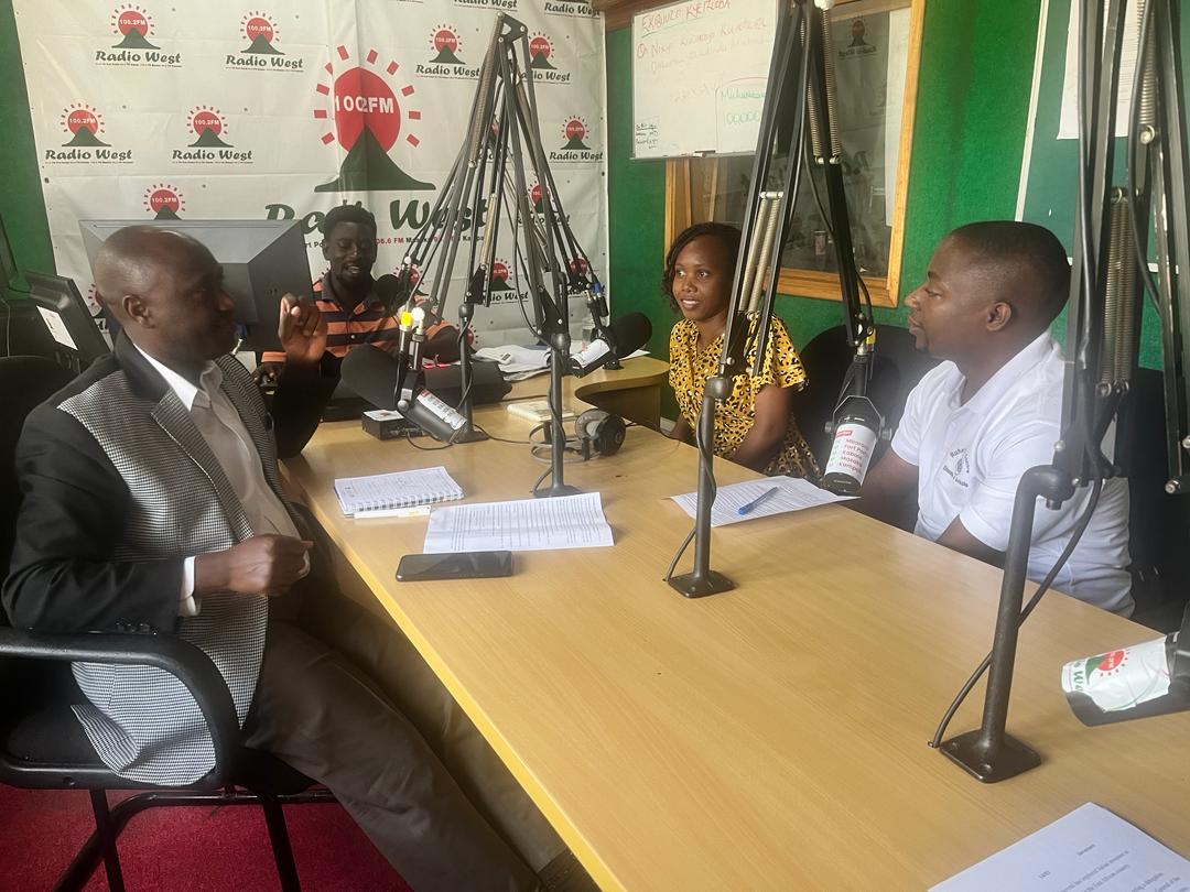 RuharoHospital's tweet photo. As we continue to receive huge numbers of patients with red eye disease seeking care after the outbreak, Our care specialists are in @radiowestug to educate the public about the disease. 
Cc: @TBekson @ANGELAMERIC2 @themwanjap @PliersT @OSUsocietyofug @MosesOkipi @MinofHealthUG https://t.co/zr4w6mayqF