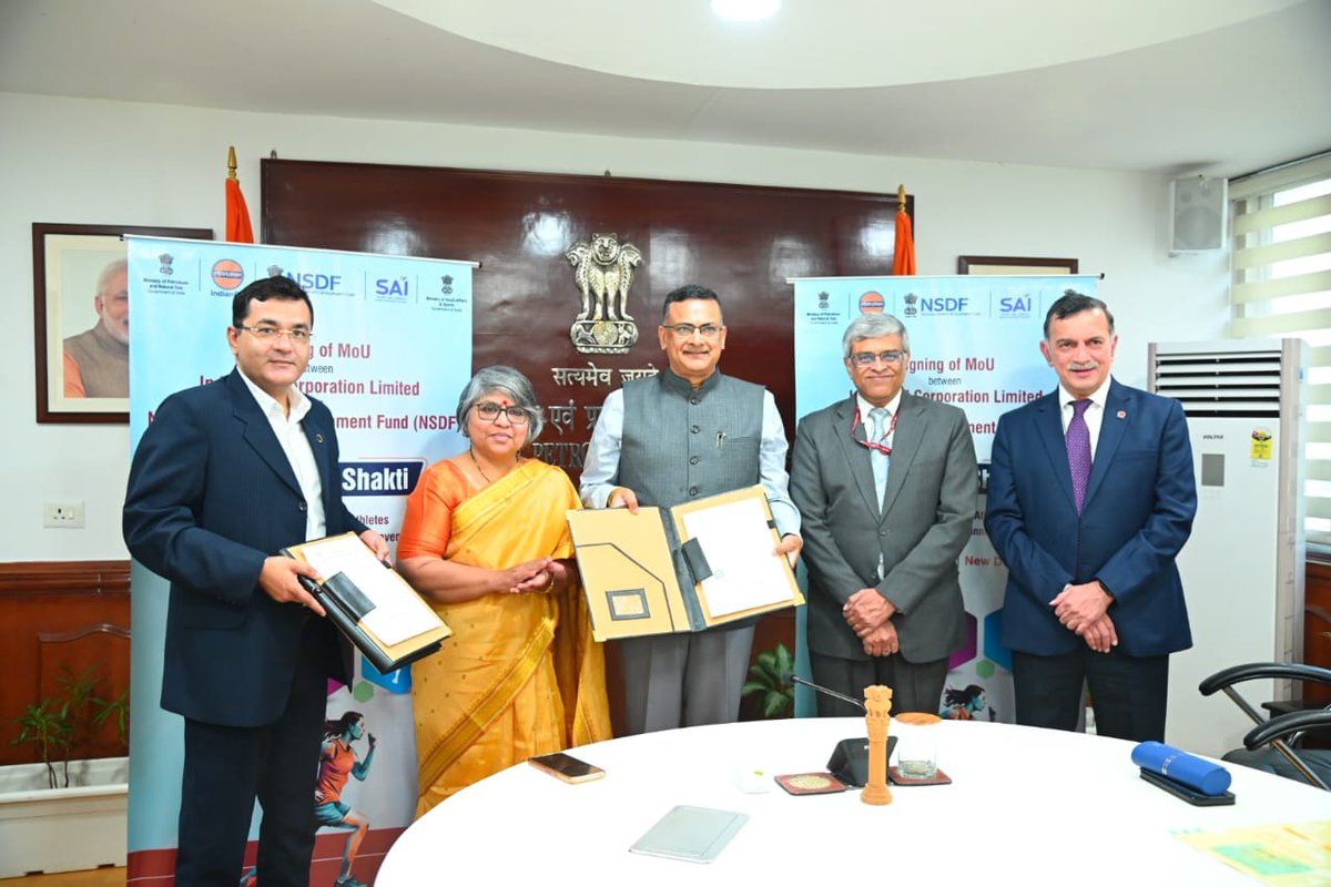 Unveiling #IndianOilShakti, aimed at empowering next-gen female athletes. IndianOil has inked an MoU with National Sports Development Fund to support 30 female athletes in middle & long-distance running. This collaboration marks a major step towards fostering athletic brilliance.