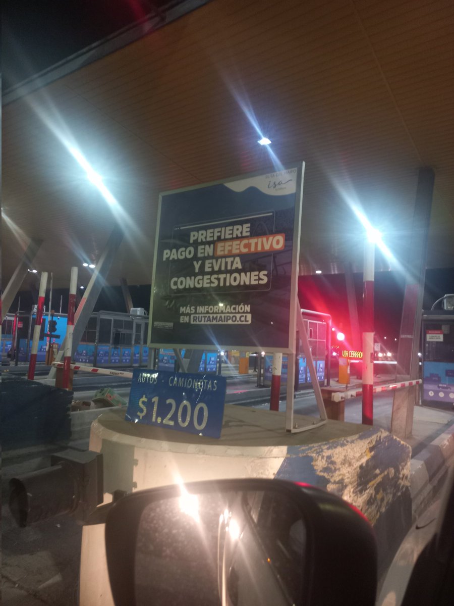 pascalmichelow's tweet photo. Incentivan pago efectivo que ahí eran solo 2 casetas. 
Taco sur a norte muchísimo peor.
@mop_chile
@MTTChile @rutadelmaipo https://t.co/ZbiM6K9hm9