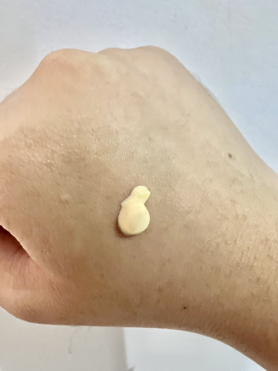 qiqiqiqiqiut's tweet photo. Korangggg tolong la try sunscreen from Tatagaltier ni

I ni susah nak ngam dengan setiap sunscreen yang i cuba. But this sunscreen sangat function ,WALAUPUN color dia kuning tapi langsung tak meninggalkan whitecast . Takperlu blend banyak banyak kali dia takde kesan whitecast pun https://t.co/MxT3mLDDns