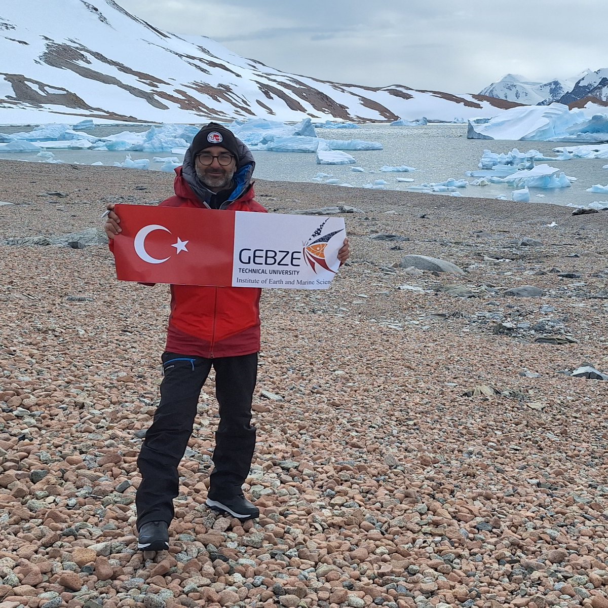 GtuEduTr's tweet photo. GTÜ Yer ve Deniz Bilimleri Enstitüsü Öğretim Üyesi Doç. Dr. Mehmet Korhan Erturaç, 8. Ulusal Antarktika Bilim Seferine katıldı. https://t.co/1C8aN3cnvM https://t.co/DGBKo9BteQ