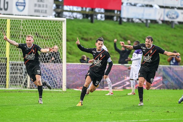 ACAFootballPart's tweet photo. Feel the excitement of the big win against Beerschot (4-2) again with our documentary episode 1....🧡
当時首位を走るベールスホットとの試合を4-2で制したデインズの興奮を動画でも感じられます!
📺|Together818 #1
https://t.co/3xurvlfcba
#together818 #acafp https://t.co/G0k9XqU90k