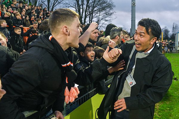 ACAFootballPart's tweet photo. Feel the excitement of the big win against Beerschot (4-2) again with our documentary episode 1....🧡
当時首位を走るベールスホットとの試合を4-2で制したデインズの興奮を動画でも感じられます!
📺|Together818 #1
https://t.co/3xurvlfcba
#together818 #acafp https://t.co/G0k9XqU90k