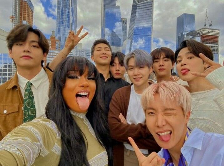 thvishie's tweet photo. BTS members interacting with female idols/ celebrities 

~ a thread https://t.co/30L87o64hd