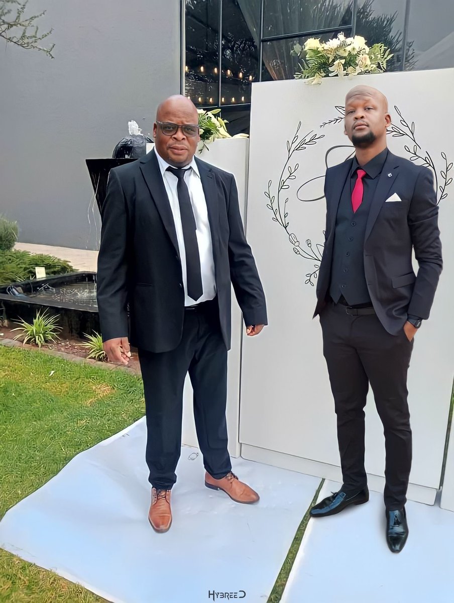 L E S E D I tweet media