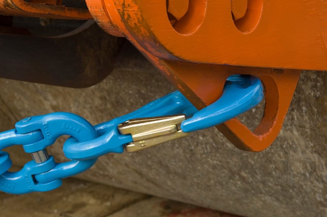 Our lifting hooks let you lift and lash safely. This pewag Grade 12 eye sling hook is universally usable &amp; comes with a forged &amp; galvanised safety catch that locks into the tip of the hook thereby providing excellent protection against lateral shifts.

 hubs.ly/Q02pq07T0