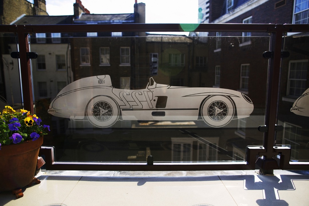 Stunning glass panels? It's the hand-laid stencils behind the scenes! ✨ Precision cutting &amp; careful removal showcase our artistry. Dreaming of bespoke glass? 📞01623 626676, sales@t4design.com Discover more: t4design.com #GlassArtistry #BespokeDesigns