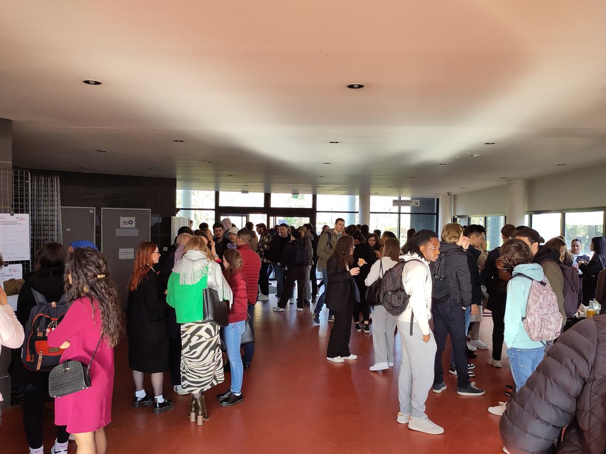 Les étudiants de Tours sont arrivés ! Tout est prêt pour une nouvelle superbe édition du DiLL Fest à Orléans ! @Univ_Orleans @insacvl et université de Tours !