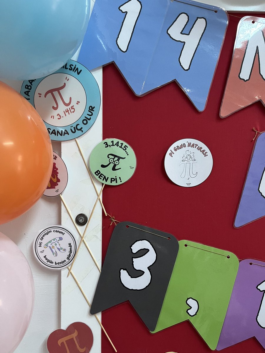 14 Mart Dünya Pi Sayısı Günü kutlu olsun 😃 Matematik öğretmenimize emekleri için teşekkür ederiz 😊