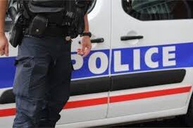 Lemonde24Fr's tweet photo. ⬛️ #Aubervilliers : Un jeune homme décède suite à une #collision avec une #voiture de #police alors qu'il circulait à deux-roues avec un passager, sur fond de « refus d'obtempérer » selon les autorités policières. https://t.co/3tCbu1rQhw