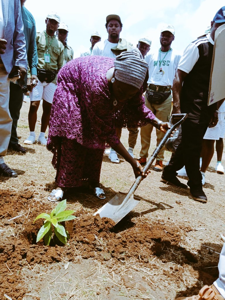 arkorganic's tweet photo. Throwback to the reforestation program with the NYSC coordinator Mrs Victoria Nnenna Ani...Plant a tree today #TBThursday @arkorganic @nysc_ng #greenplanet https://t.co/IUiJNLo1ru