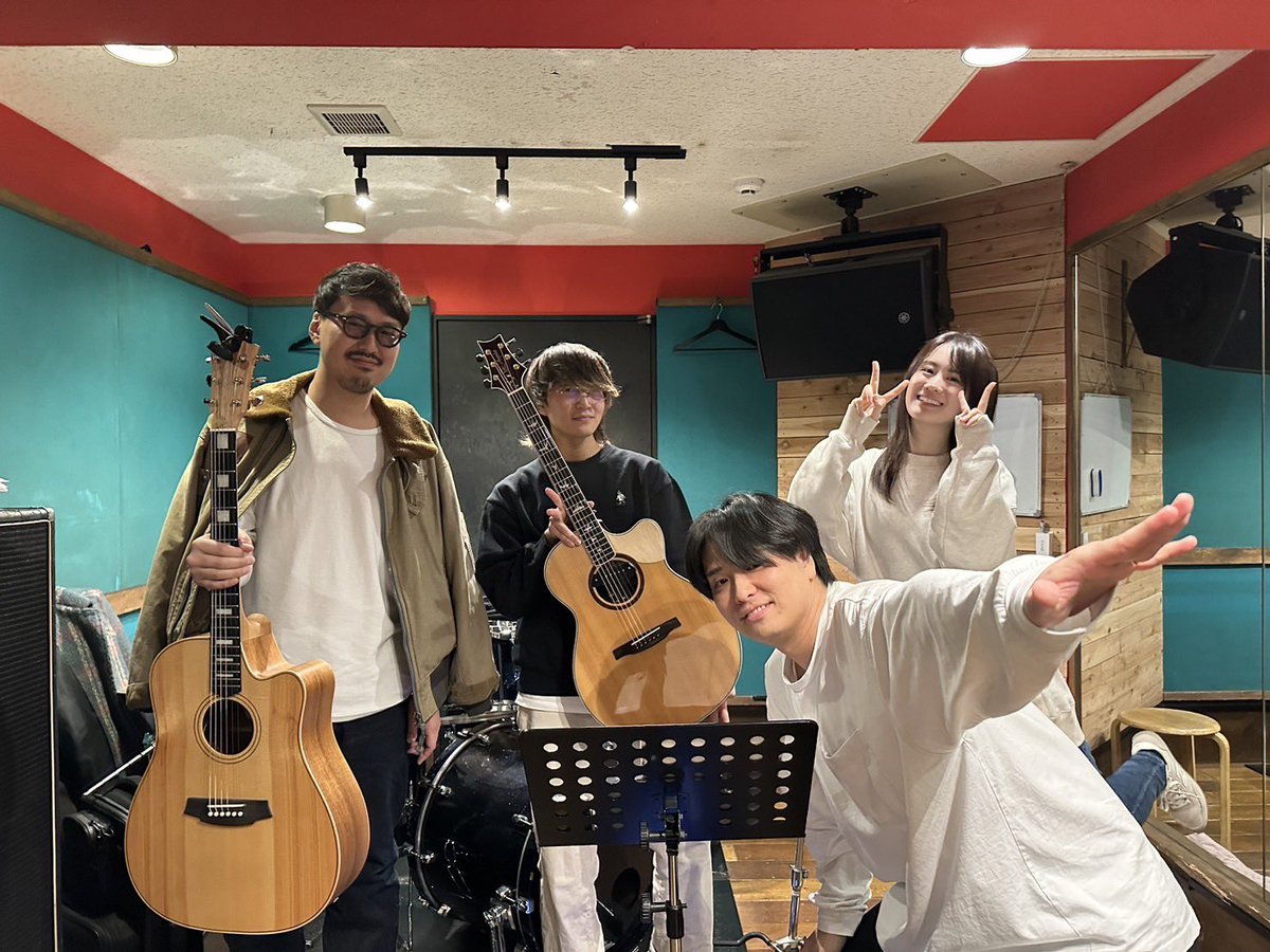 99kotaservice's tweet photo. 17日、こんな四人で芦原温泉駅でライブするぜ！11時からだぜ！99RS+バンドハラスメント+瀬戸麻沙美 https://t.co/kGoLFUNJ2y