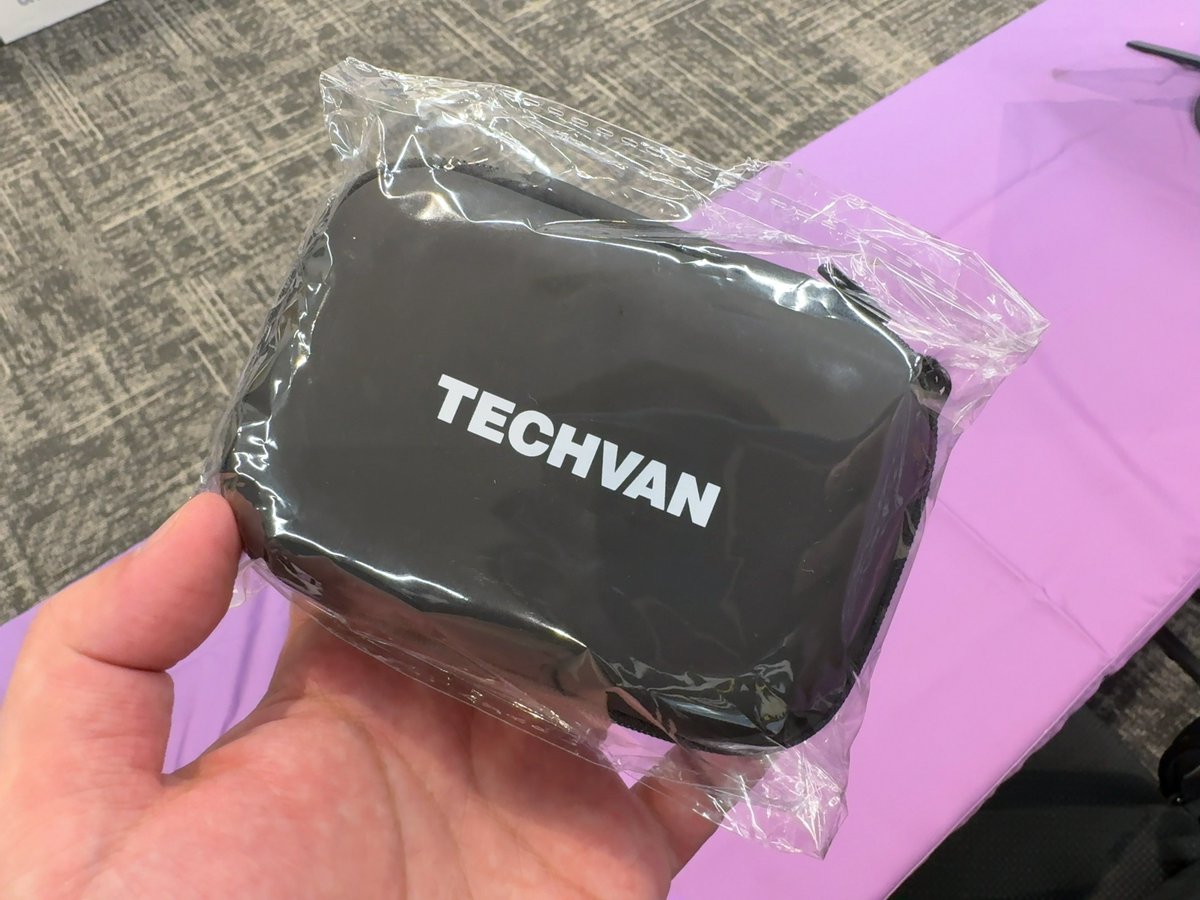 odashoDotCom's tweet image. #techvan さんにイヤホンケースもろた(´Д` )♪←ポタオデ厨
#jassttokyo