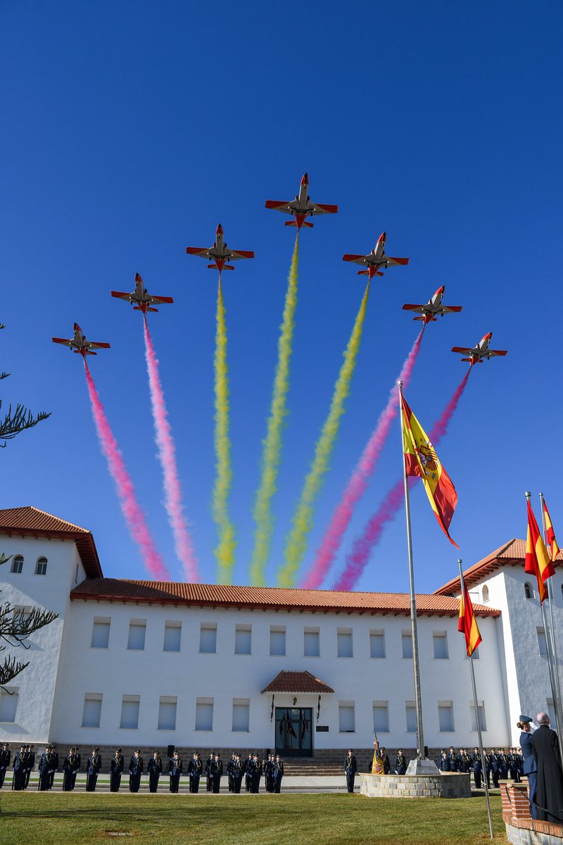 ✈️👩🏼‍✈️¡Aviadores! Bienvenidos a las RRSS de la Academia General del Aire🦅, cuna de los futuros oficiales del Ejército del Aire y del Espacio. 📣¡A formar! 🏃🏽