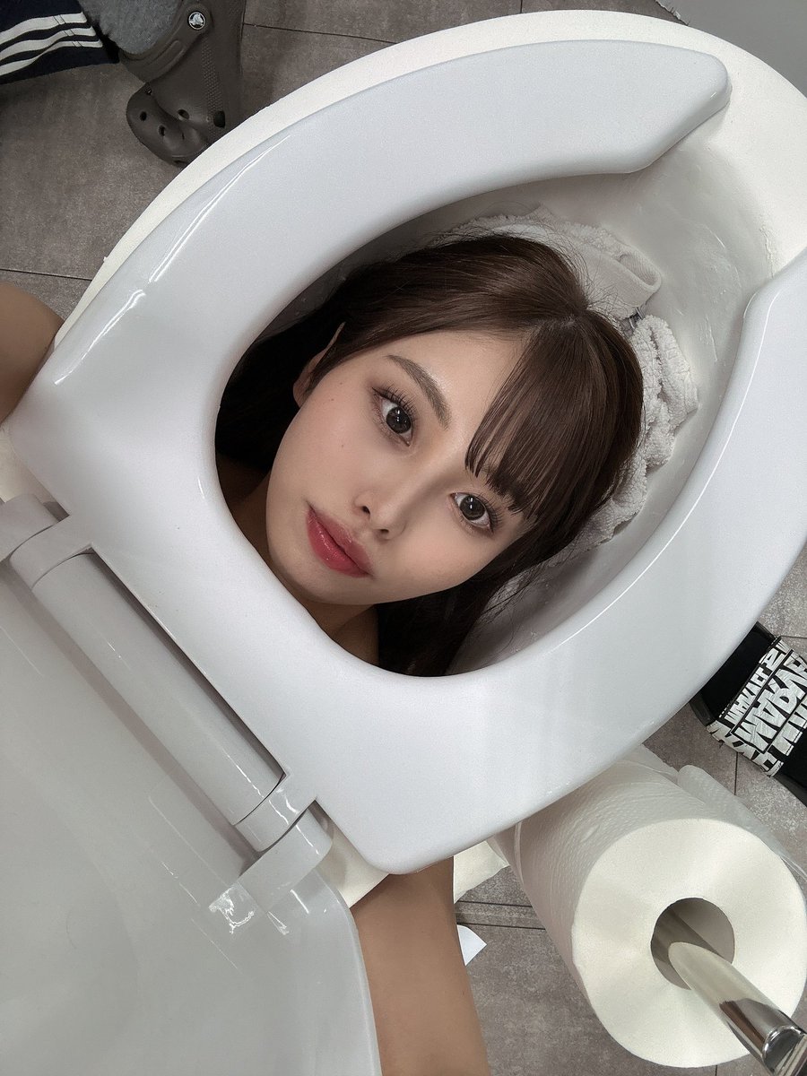 有栖舞衣 (@_arisumai_) on Twitter photo 人間便器🚽 人間便器🚽