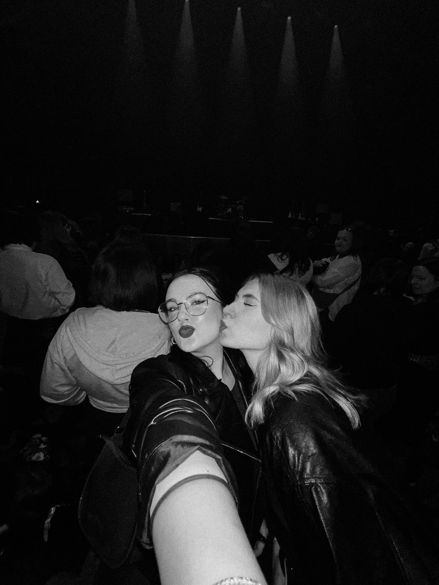 martyna_walusz's tweet photo. It was amazing 
#the1975 
❤️🥀 https://t.co/EGoPClUUBR