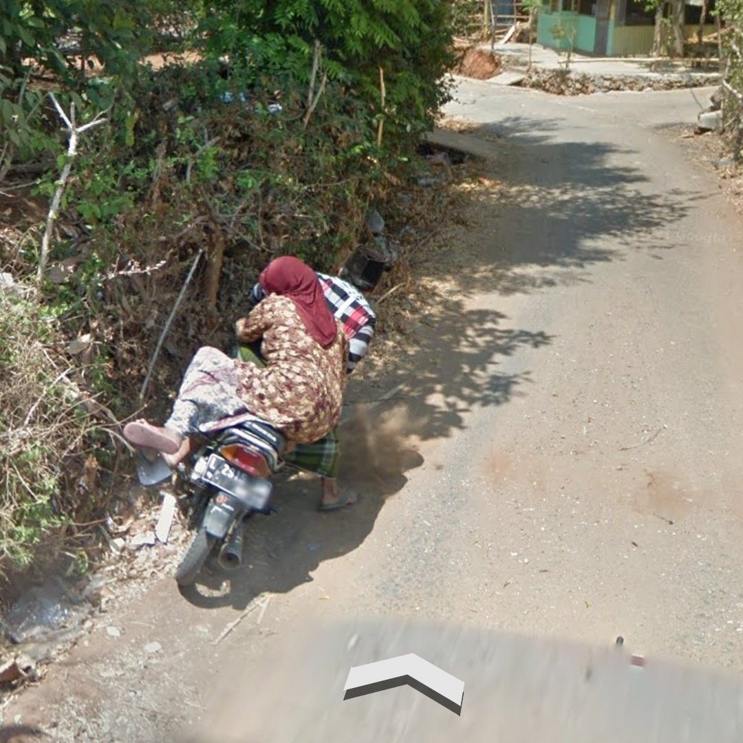 Sosmedrecehh's tweet photo. KUMPULAN FOTO TERTANGKAP KAMERA GOOGLE MAPS 

AUTO NGAKAK😭

- A Thread - https://t.co/5yJPY99pt4