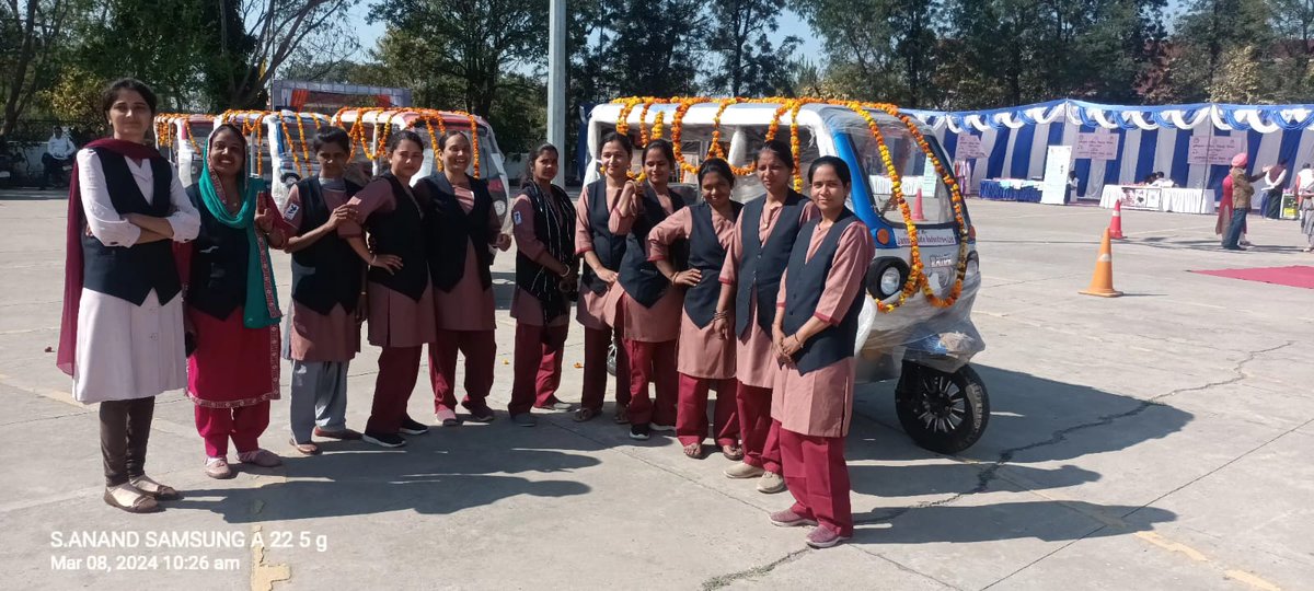 HWDC_1982's tweet photo. हरियाणा महिला विकास निगम, पंचकुला
द्वारा 11 सबसे गरीब एवं विधवा प्रशिक्षित महिलाओं को सीo एसo आरo फण्ड के तहत मेसर्स जमना ऑटो इंडस्ट्रीज लिमिटेड, यमुनानगर के माध्यम से ई-रिक्शा उपलब्ध किये गये ताकि ये महिलाएं आर्थिक रूप से सशक्त हो सके | https://t.co/iuVHTbXyH1
