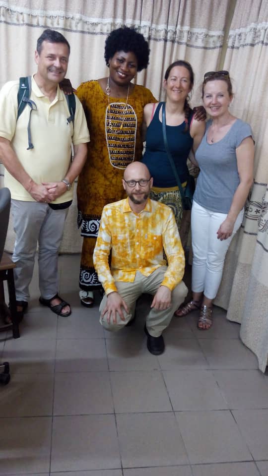 ANonohou's tweet photo. La Fondatrice du RSAP BENIN avec les enseignants BELGES membres de l'équipe d'encadrement des étudiants en sciences infirmières.
Une séance d'échanges d'expériences sur les pratiques obstétricales alternatives humanistes et les avancées réalisées dans certains CHU béninois.
#IMHS https://t.co/DAF1MD2F7P