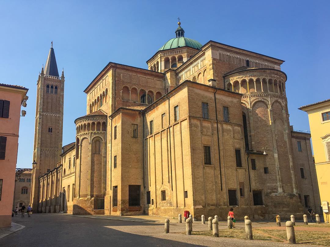 parmawelcomeoff's tweet photo. #Scopri e #gusta la città con il 𝙋𝙖𝙧𝙢𝙖 𝘾𝙞𝙩𝙮 𝙏𝙤𝙪𝙧
Una piacevole passeggiata tra le meraviglie del centro storico con degustazione di #ParmigianoReggiano
📍Tutti i giorni alle 10 (italiano/inglese), sabato anche alle 15 (italiano/francese)
📌 https://t.co/n2XvJXIMzR https://t.co/OyJvWYDi3J
