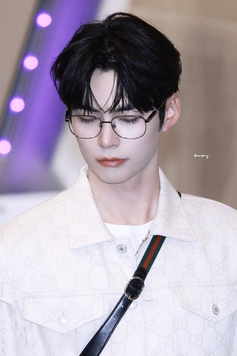 Accompany_bn's tweet photo. 240312 GMP

#성한빈 #SUNGHANBIN  #ソンハンビン #ZB1 #ZEROBASEONE #제로베이스원 https://t.co/tHXRo3F2mp