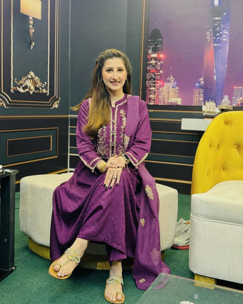 MediaSpringPk's tweet photo. BTS! @Drarooba1 at the recordings of #Kasauti https://t.co/lsMwfyJF6R