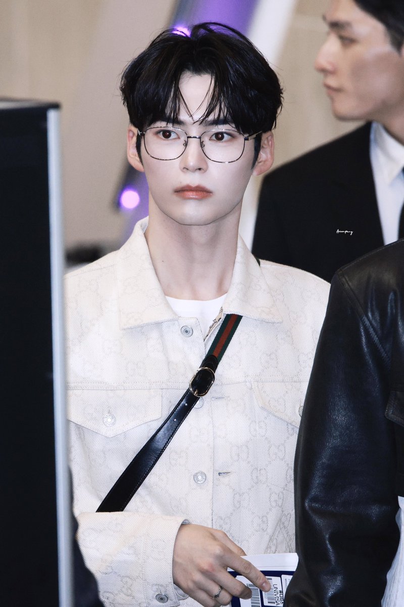 Accompany_bn's tweet photo. 240312 GMP

#성한빈 #SUNGHANBIN  #ソンハンビン #ZB1 #ZEROBASEONE #제로베이스원 https://t.co/GWUHDUjttC