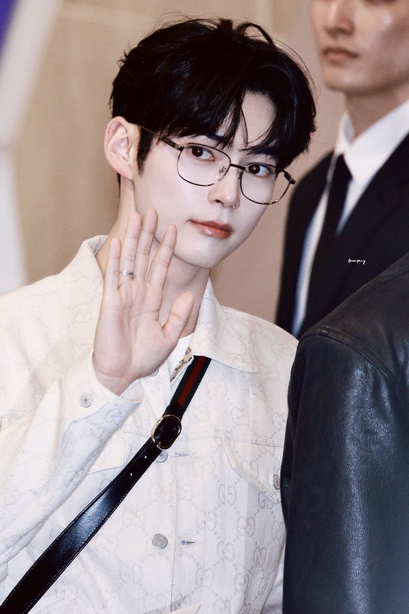 Accompany_bn's tweet photo. 240312 GMP

#성한빈 #SUNGHANBIN  #ソンハンビン #ZB1 #ZEROBASEONE #제로베이스원 https://t.co/GWUHDUjttC