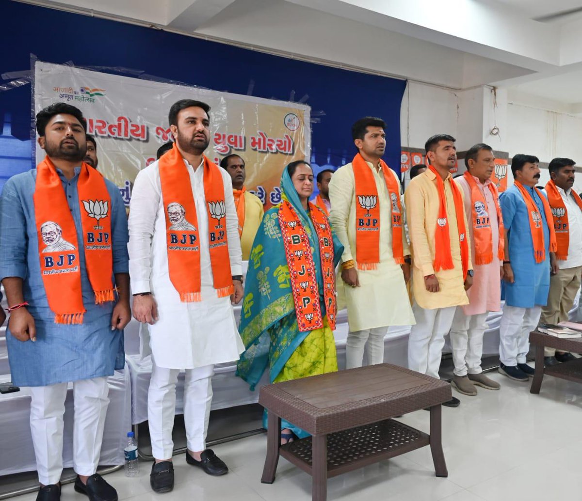 iRekhachaudhari's tweet photo. આજે ડીસા ખાતે આયોજિત ભારતીય જનતા યુવા મોરચાની બેઠકમાં ઉપસ્થિત રહીને લોકસભા ચૂંટણી ૨૦૨૪ માં પ્રચંડ જીત મેળવીને મોદી સાહેબના હાથોને વધુ મજબુત કરવાનો સૌએ સંકલ્પ કર્યો..!

આ બેઠકમાં ગુજરાત પ્રદેશ યુવા મોરચાના પ્રમુખ શ્રી ડો. પ્રશાંતભાઈ કોરાટ સાહેબ, જિલ્લા ભાજપના મહામંત્રી શ્રી કનુભાઈ વ્યાસ સાહેબ, જિલ્લા ભાજપના મહામંત્રી શ્રી સંજયભાઈ બ્રહ્મભટ્ટ સાહેબ, પ્રદેશ યુવા મોરચા મહામંત્રી શ્રી ડોક્ટર નરેશભાઈ દેસાઈ, ઉપપ્રમુખ શ્રી ડોક્ટર નરેશભાઈ ઠાકોર, જિલ્લા ભાજપ ઉપપ્રમુખ શ્રી અનિલભાઈ રાઠોડ, જિલ્લા યુવા મોરચા પ્રમુખ સાગરભાઇ ચૌધરી, યુવા ભાજપ પ્રભારી શ્રી પ્રવીણભાઈ દેસાઈ, પૂર્વ ધારાસભ્ય શ્રીમતી રેખાબેન, જિલ્લા યુવા મોરચા મહામંત્રી શ્રી રમેશભાઈ દેસાઈ, જિલ્લા યુવા મોરચા મહામંત્રી શ્રી અલકેશભાઈ જોશી અને કર્મઠ કાર્યકર્તાઓ ઉપસ્થિત રહ્યાં હતા.
