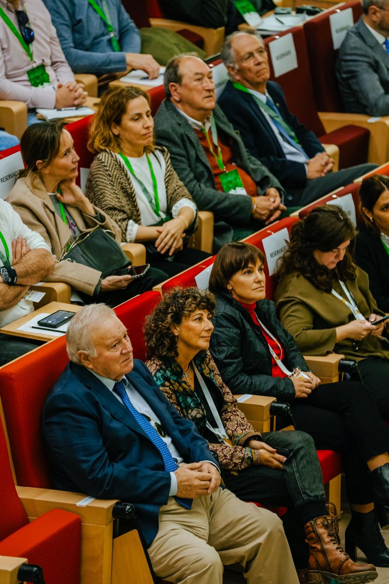 🌳🏢 El potencial transformador de la Ecología Urbana ha sido el tema que Nigel Dunnet, Professor of Planting Design, Vegetation Technology &amp; Urban Horticultute, University of Sheffield ha realizado en nuestra Ponencia Magistral Inaugural de la jornada técnica #ControlBiológico