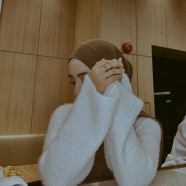 gu1leless's tweet photo. Bu bahor bahorga oʻxshamadi hech, 
Bizning ayriliqdek sovuq va dilgir... https://t.co/jbnDVX3w2O