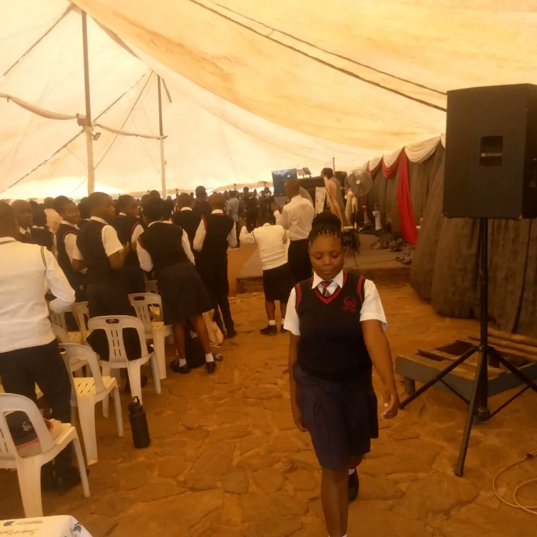 chengetozim's tweet photo. We're delighted to be in attendance of drug and substance abuse ,anti-child marriages expo held at @oxfordstudycentre yesterday in Dzivarasekwa , the event was graced by @MaiChisamba it was honor as an organization to witness one of our objectives that is to fight drug abuse https://t.co/GRNSJwKRMS