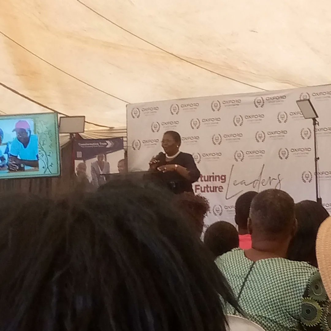 chengetozim's tweet photo. We're delighted to be in attendance of drug and substance abuse ,anti-child marriages expo held at @oxfordstudycentre yesterday in Dzivarasekwa , the event was graced by @MaiChisamba it was honor as an organization to witness one of our objectives that is to fight drug abuse https://t.co/GRNSJwKRMS