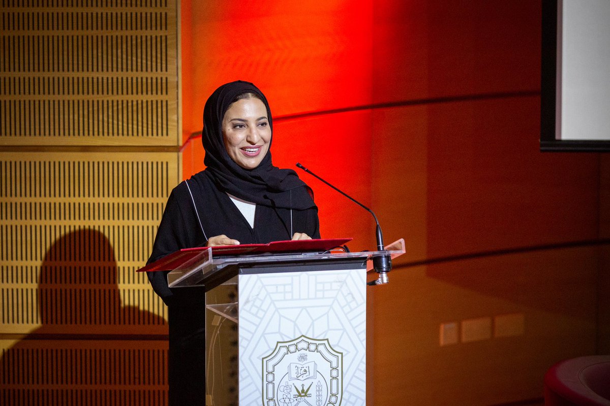 OmaniDecisions's tweet photo. تعيين الدكتورة سهام بنت سالم بن سلطان السنانية رئيسة تنفيذية للمدينة الطبية الجامعية. https://t.co/1wyYo5lnlo