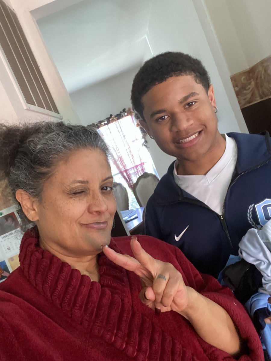 peterson_t6352's tweet photo. Supporting my senior son
#⚽️’24🎓#timeisflying🌬️ #myflow🌊fornow🥹 https://t.co/sn8HKYeWAT