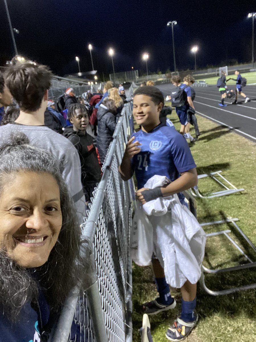 peterson_t6352's tweet photo. Supporting my senior son
#⚽️’24🎓#timeisflying🌬️ #myflow🌊fornow🥹 https://t.co/sn8HKYeWAT