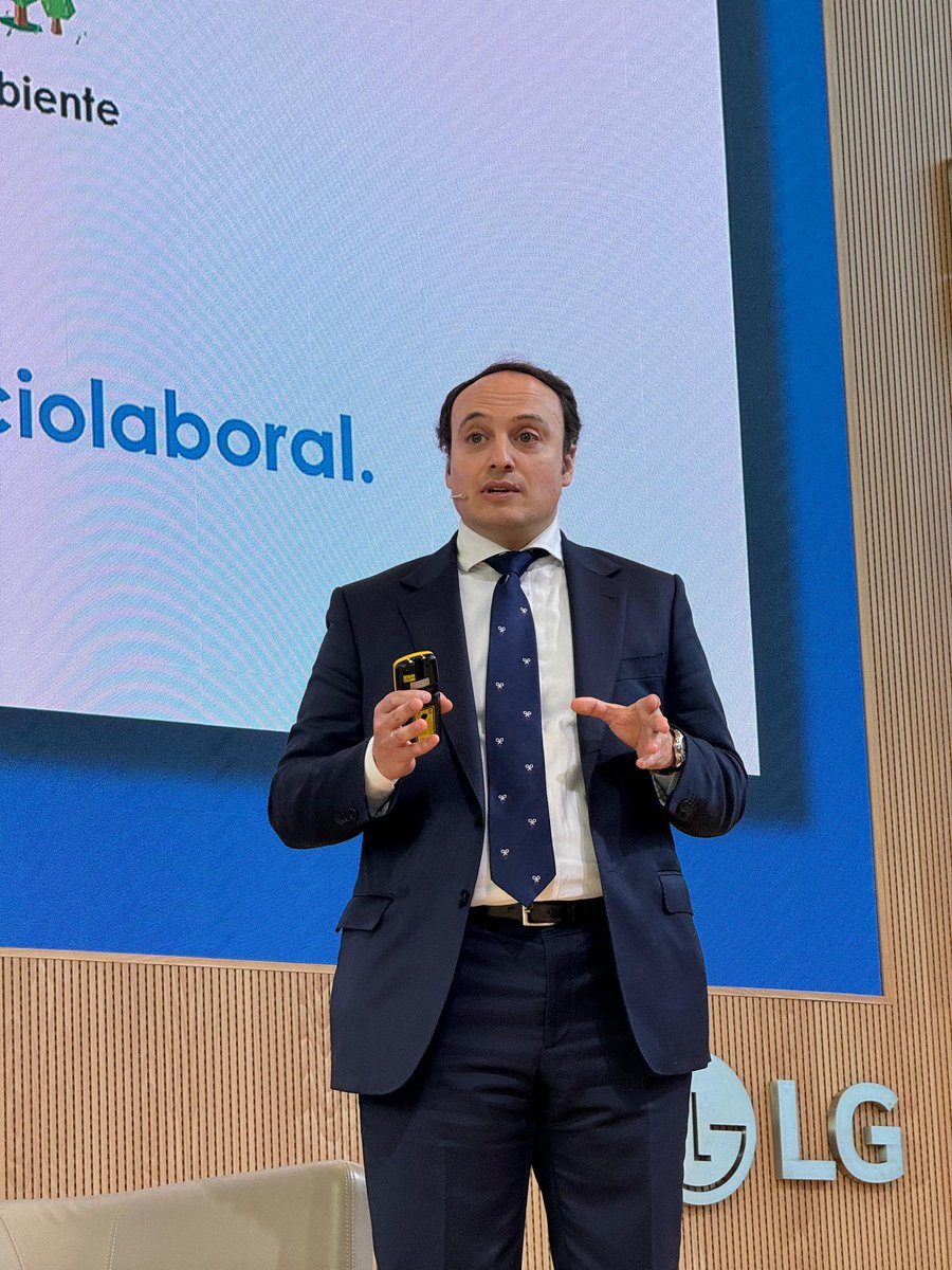 Corresponsables's tweet photo. "Lo importante es visibilizar. Las personas con discapacidad pueden desarrollar un trabajo con plena garantía, adaptando el trabajo a sus capacidades", enfatiza Luis Cruz, (@Integracee), en la #JAnuario2024MAD. EN DIRECTO 👉 https://t.co/J4YcDf61vN " https://t.co/vTlX1nWgqD