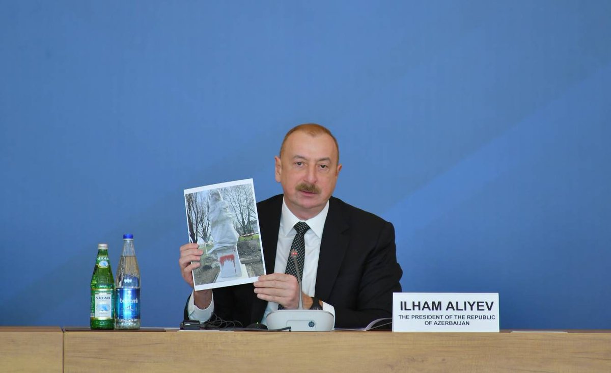 UlkerBva1's tweet photo. 🇦🇿President Ilham Aliyev @presidentaz  showed @NizamiGanjaviIC #XIGlobalBakuForum participants photos of the act of #vandalism against the Khurshidbanu #Natavan monument in Evian-les-Bains in #France.
#XIGBF #GlobalBakuForum https://t.co/pGB4nygxrD