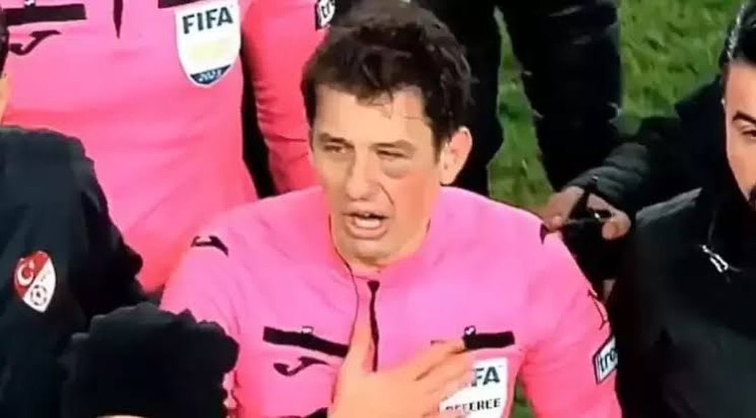 ⚡️Halil Umut Meler’in en çok kırmızı kart gösterdiği 2. takım Fenerbahçe.

⚡️Halil Umut Meler’in en çok sarı kart gösterdiği takım Fenerbahçe.

⚡️Halil Umut Meler’in en az kırmızı kart verdiği takım Trabzonspor ve Galatasaray.

⚡️Halil Umut Meler’in rakibine en çok kırmızı kart