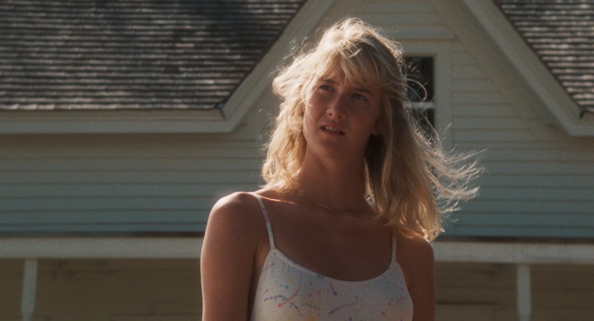 CarlottaFilms's tweet photo. Depuis une semaine, 2 nouveaux films sont dispos en Blu-ray : SMOOTH TALK de #JoyceChopra et L’INCONNU DE SHANDIGOR de #JeanLouisRoy !
Que vous soyez plus chronique adolescente avec #LauraDern ou hommage rétrofuturiste au cinéma d'espionnage, foncez sur : https://t.co/m4FKoPPSg0 https://t.co/dGPJFKmbVD
