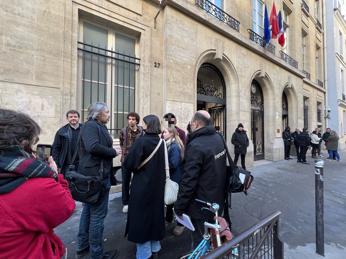 CaronAymericoff's tweet image. Je me suis rendu à @sciencespo ce matin pour apporter mon soutien aux étudiantes et aux étudiants qui se mobilisent pour la paix à Gaza et qui ont été injustement accusés d’antisémitisme suite à un incident monté en épingle dans le but de discréditer leur action. 
Bravo à toutes…