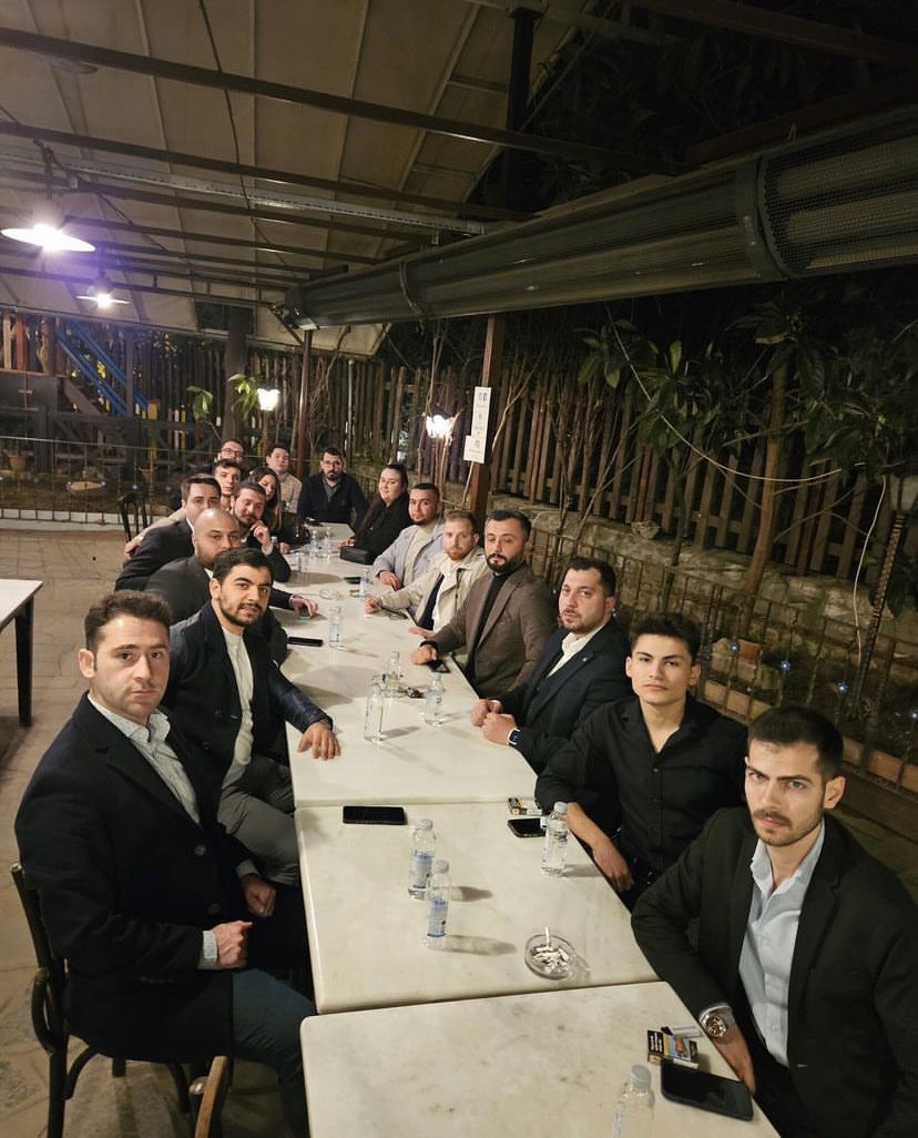 niluferiyi's tweet photo. İYİ Gençlik Bursa il ve ilçe teşkilatlarından arkadaşlarımızla gençlik kollarından sorumlu genel koordinatörümüz Emir Abbas GÜRBÜZ ile gençlik kolları marmara bölge koordinatörümüz Hüseyin Bargutay GÜLLÜ’nün ziyaretleriyle iftar programında buluştuk. https://t.co/Ex8HLOrKbD
