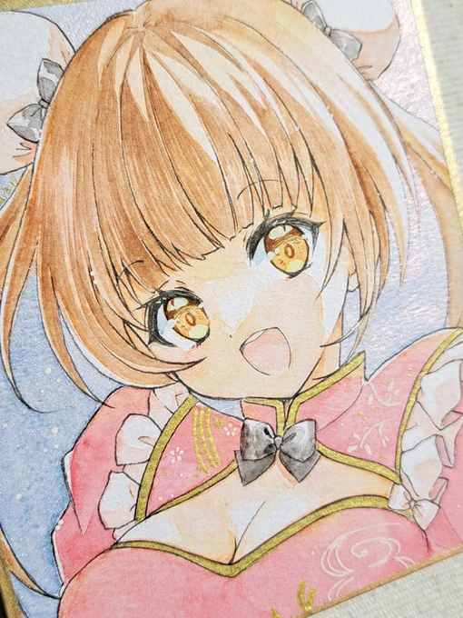 チャイナさん色紙BOOTHに追加しましたが、早々にお迎えいただきありがとうございます。他作品は引き続きお迎え待機中。大色紙風原画にはおまけでイラストカードをご用意しました。デジタルラフ+色鉛筆着色です。 