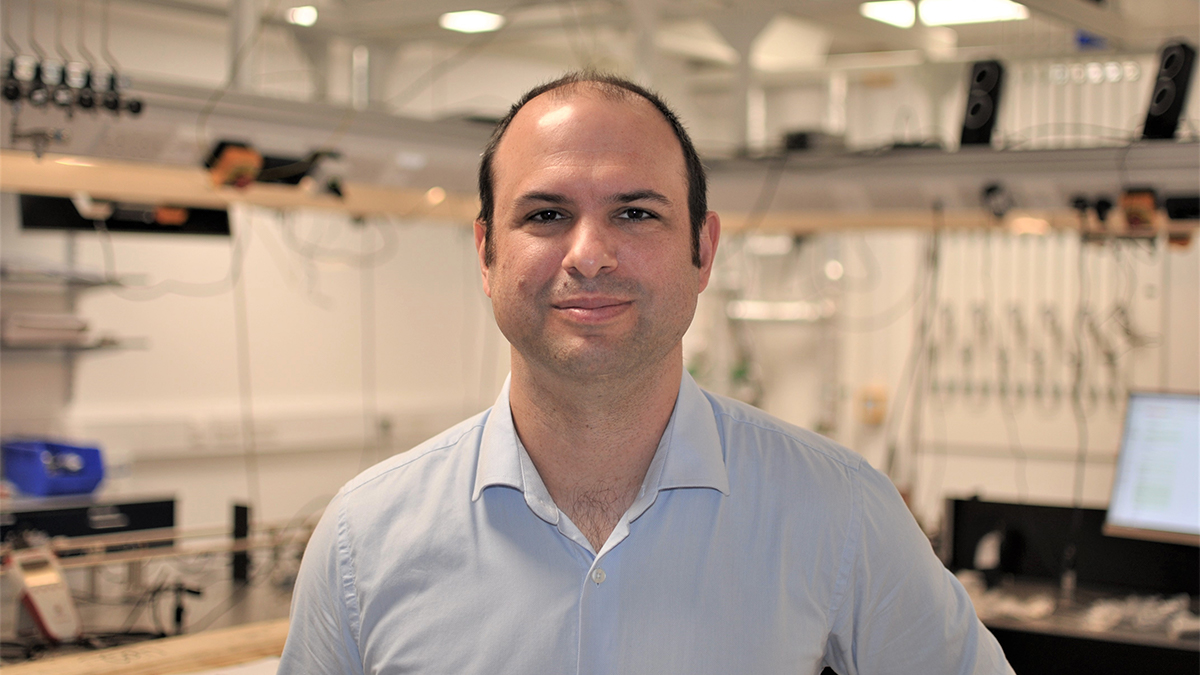 HWUNews's tweet photo. Heriot-Watt ultrafast laser scientist Professor John C. Travers has been awarded £2.5m by @RAEngNews for research that could lead to breakthroughs such as microscopic mechanical devices. 🌍👇

More here: https://t.co/brkrJc0v7f

#HeriotWattUni #RAEngResearch #physics @jctravs https://t.co/kFFod0mj5i