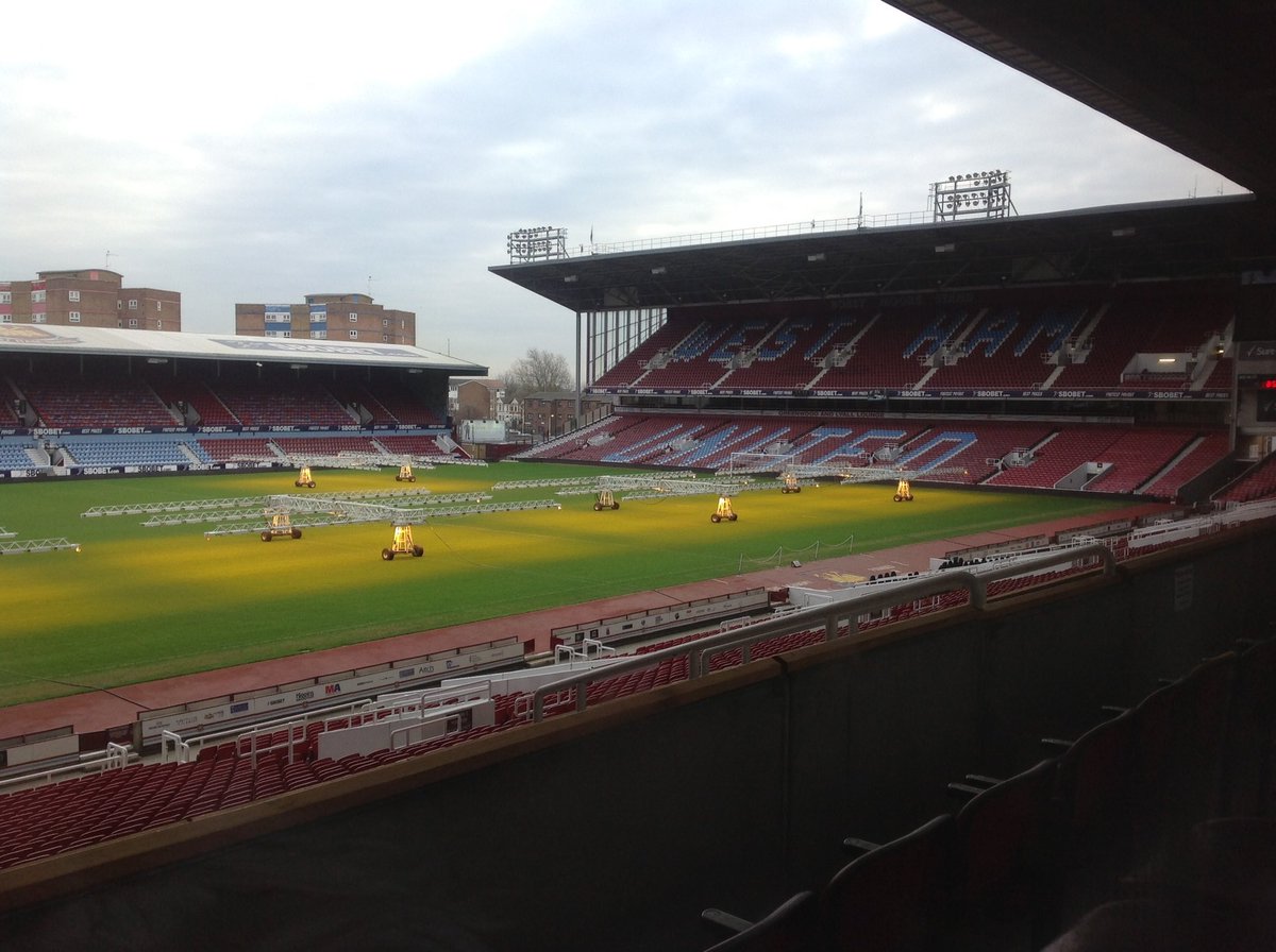WHUfan2017's tweet photo. @HamImages Snap! Surprise night away on valentines for the Wife - she was presently surprised!  A guy let us go to changing rooms after our meal, I sat in Big Fat Sam’s chair 😂 wouldn’t let us on the pitch but I sat in the dug out too ⚒️ https://t.co/EJsG4CHe8E