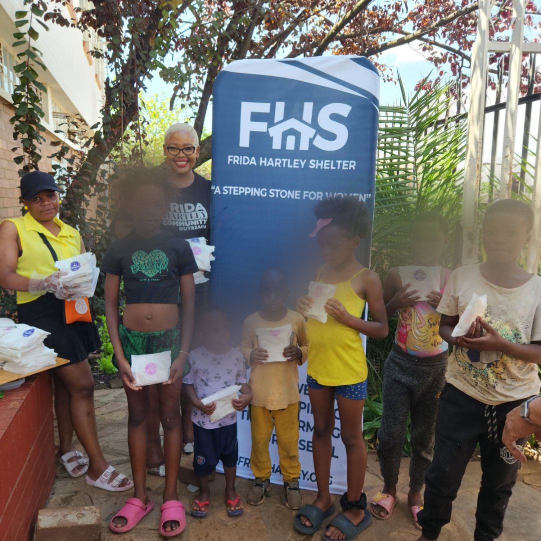 FridaHartleyshe's tweet photo. Thanks to our strategic partners @paulbakerysa and the team @KPMG_SA for the donation of bread and sandwiches for our children and the children in our community. Thank you for assisting us to ensure that no child is kept from learning due to hunger or household food insecurity. https://t.co/sRUE2tl5WW