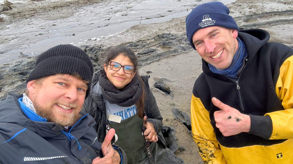 RESTORE4Cs's tweet photo. The 5️⃣th stop of #RESTORE4Cs winter #samplingcampaign is #SouthWestDutchDelta 🌫️

To say that the #site has been a mud trap for some of the team is an understatement. Take a 👀 at the pictures to see just how much!

📍 Next stop ➡ ➡ ➡ #CuronianLagoon

▶https://t.co/u5AXqcq0ls https://t.co/gyowBXUov6