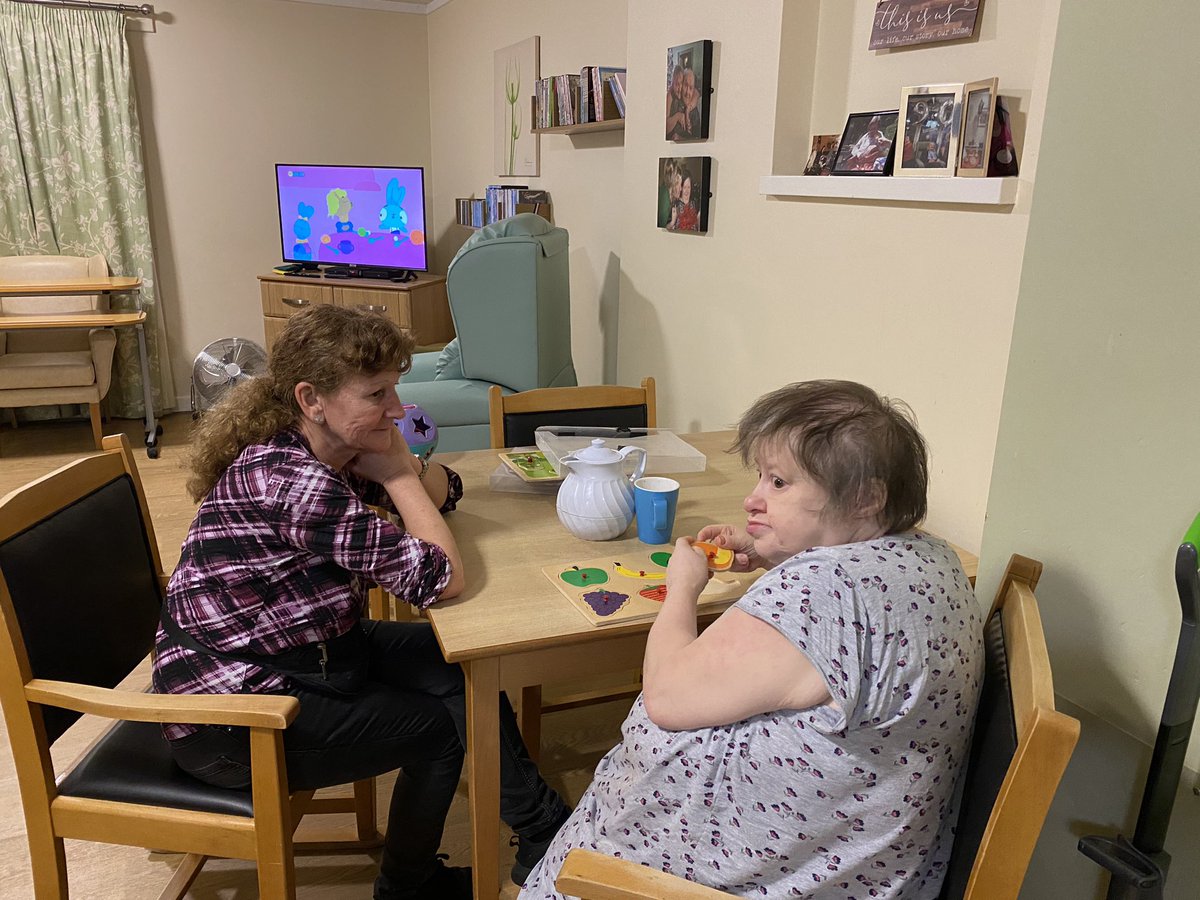 KirkgateHouse's tweet photo. Tanya sat this morning doing puzzles with night staff @KirkgateHouse #hicaactivities #potoftea #puzzles https://t.co/AOsGqlVem6